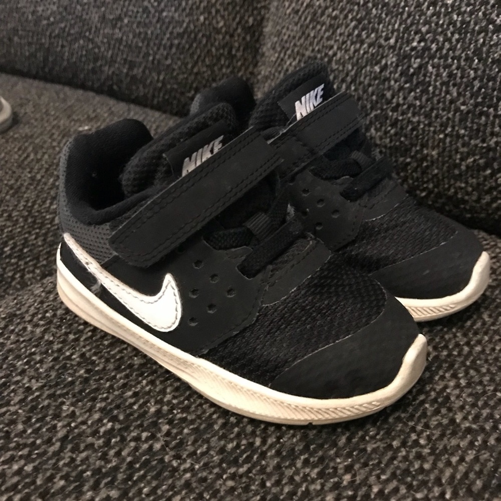 Nike little boy shoes